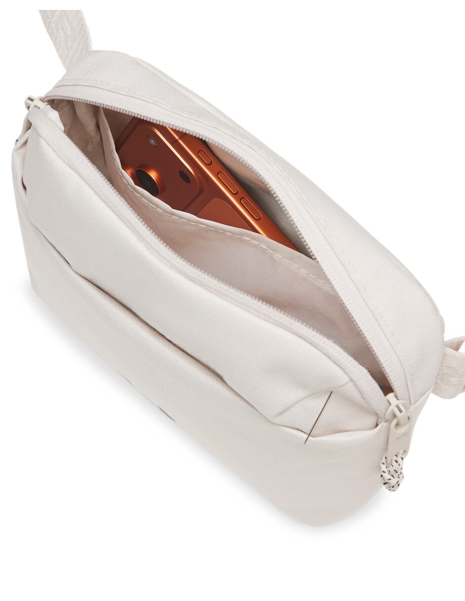 Riñonera New UA Essential WB XB 4